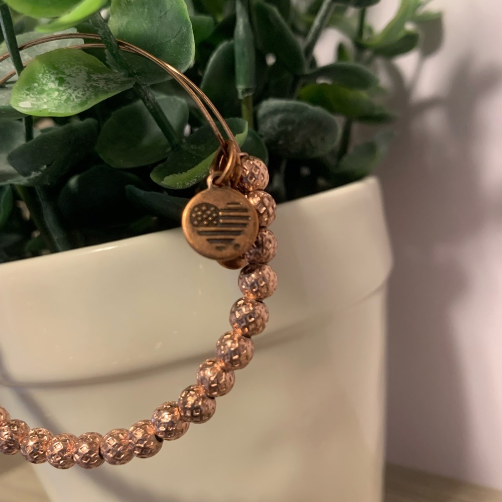 Beautiful Alex & Ani Rafaelian Rose Gold Texted Ball Expandable Bangle - Picture 2 of 9